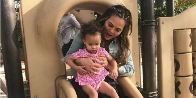 Metode Ratus Jadi Populer di AS Gara-gara Chrissy Teigen