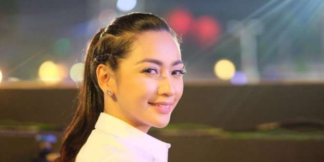 Ternyata Presenter Kocak Ini Bersuamikan Aktor Tampan