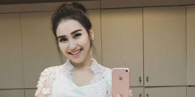 Dapat Kejutan Ultah, Tas Mewah Ayu Ting Ting Curi Perhatian