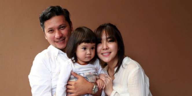 Tak Kuasa Menolak Gading, Pose Gisella Ramai Disorot