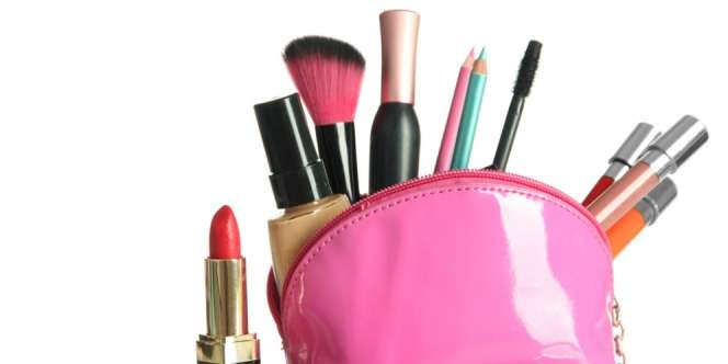 Cara Memperbaiki Makeup Secara Instan Setelah Menangis