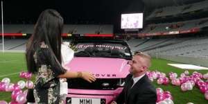 Angkut Range Rover ke Stadion Lamar Kekasih, Diterima?