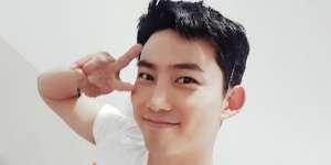 Lirikan Taecyeon `2PM` Saat Wamil Bikin Geger