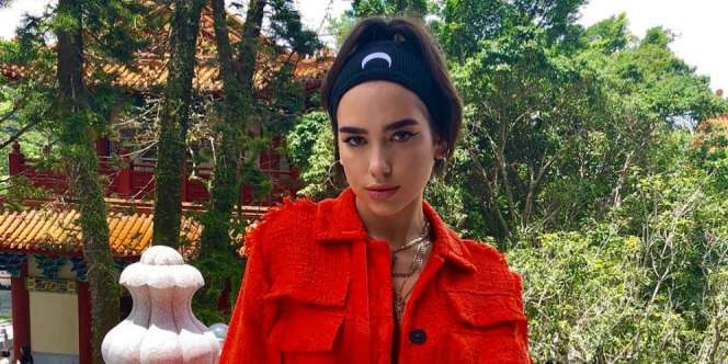 Pakai Kain Gorden, Dua Lipa Tetep Kece!