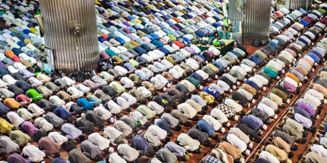 Muslim Beri Tumpangan 2 Orang Ateis, Obrolannya Buat Bangga