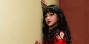 Goyangan Dewi Perssik Tuai Cibiran, Kenapa?