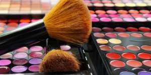 Tips Memilih Makeup MinimalisTerbaik untuk Setiap Warna Kulit