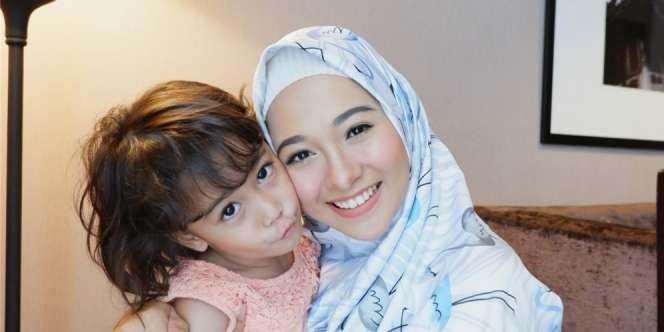 Wajah Glowing saat Hamil ala Poppy Bunga