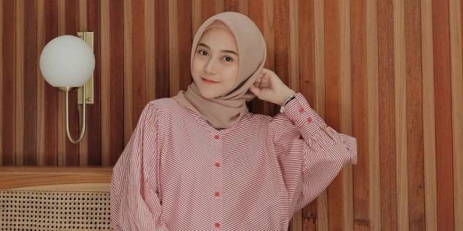 Atasan Stylish untuk Hijaber Bahu Lebar