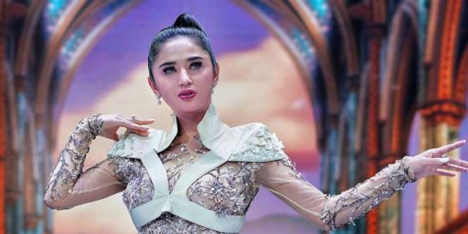 Fantastis! Ini Gaji Para Asisten Dewi Perssik