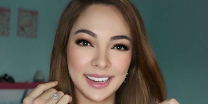 Berhijab, Dokter Reisa Asmoro Bikin Pangling!