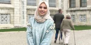 Inspirasi Busana Batik Cantik ala Khanaan Shamlan