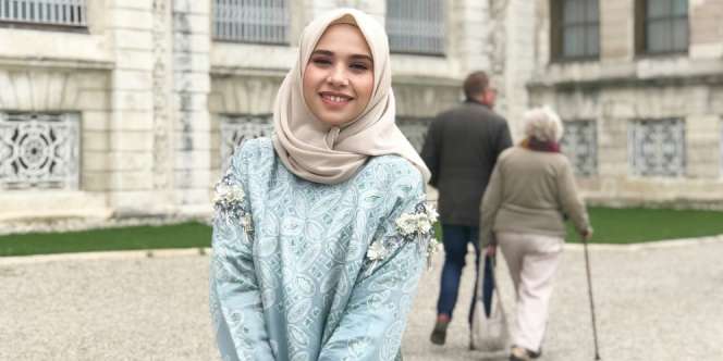 Inspirasi Busana Batik Cantik ala Khanaan Shamlan