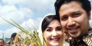 Sosok Emil Dardak yang Bikin Arumi Bachsin Jatuh Cinta