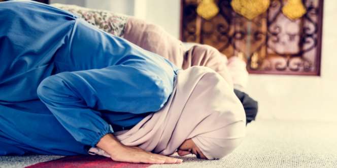 Saat Sujud, Anggota Tubuh Mana yang Harus Menempel Lantai?