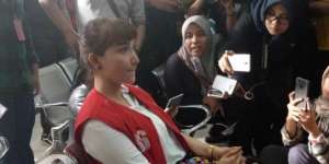 Hadapi Sidang Perdana, Roro Fitria Menangis