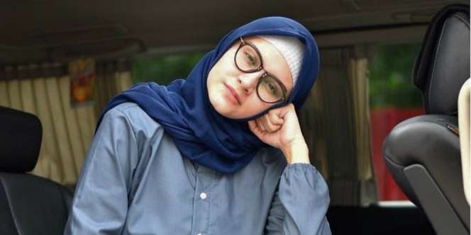 Pilihan Baju Bahan Chambray yang Stylish untuk Bumil