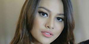 Tampil Polos Saat Live Instagram Penampilan Aurel Disorot