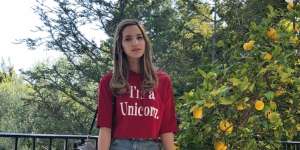 Tiru Gaya Casual Sporty Nia Ramadhani di Amerika