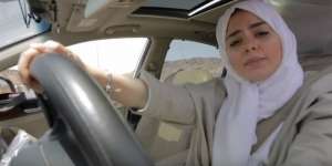 Girang Boleh Menyetir Mobil, Rapper Wanita Saudi Bikin Klip