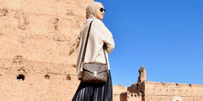 Amira: 5 Paduan Rok Midi & Sweater yang Bikin Modis