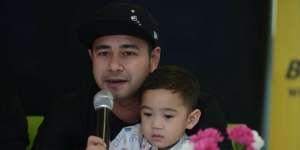 Harga Kacamata Unik Rafathar Bikin Netizen Shock