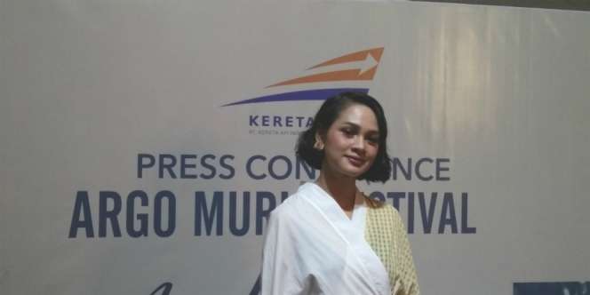 Kenang Masa Kecil, Gaya Tidur Andien di Kereta Mengejutkan