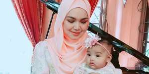 Tubuh Langsing Siti Nurhaliza Usai Melahirkan Bikin Iri!