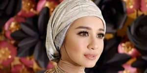 Deretan Gaya Artis dengan Turban yang Stylish