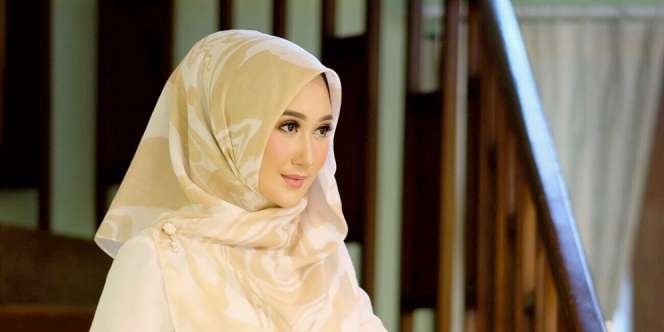 Salut! Dian Pelangi Izinkan Hijaber Sontek OOTD Kondangannya