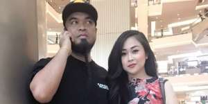 Pesona Juliana, Istri Pelawak Peppy yang Bikin Klepek-klepek