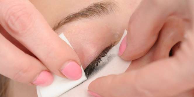 Pahami 5 Cara Menghapus Maskara Waterproof yang Benar