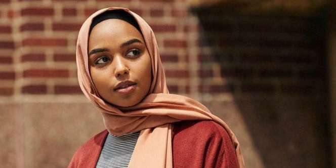Pilihan Warna Hijab Buat Si Sawo Matang
