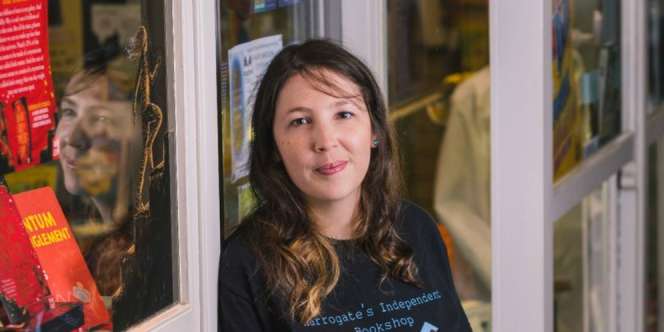 Penjual Buku Curhat Sepi Pembeli, Balasannya Mengejutkan