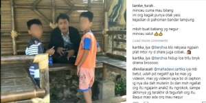 Dicari! Pria yang Ajari Dua Bocah Ini Merokok