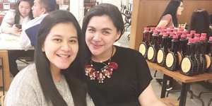 Jalan Bareng Vicky Shu, Sepatu Kahiyang Curi Perhatian