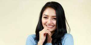 Gaya 'Syantik' Siti Badriah, dari Kasual Sampai Formal