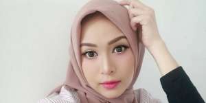 2 Bulan Pasca Orangtua Tewas, Artis Ini Mantap Berhijab