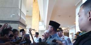 Anies Baswedan Dihadiahi Tongkat Berkepala Macan dari Afrika