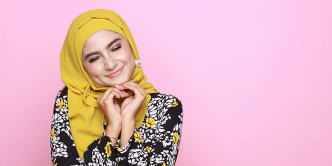 4 Warna Hijab yang Bikin Wajah Kusam