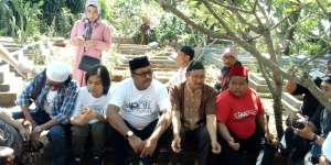 Rombongan `Si Doel The Movie` Ziarahi Makam Pendahulu