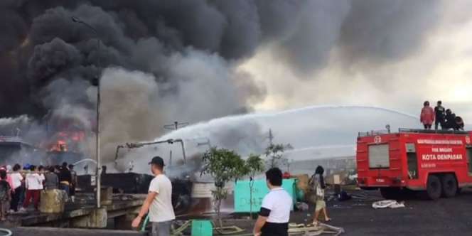 39 Kapal di Pelabuhan Benoa Bali Terbakar