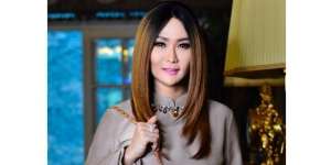 Gaya Inul Bawa Tas Rp74 Jutaan Tonton Celine Dion