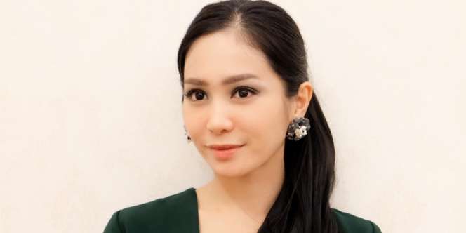 Penampilan Berkelas Bunga Zainal Setelah Jadi Istri Produser