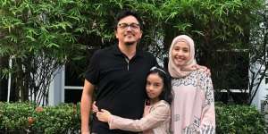 Foto Bareng Suami, Perut Laudya Cynthia Bella Jadi Sorotan