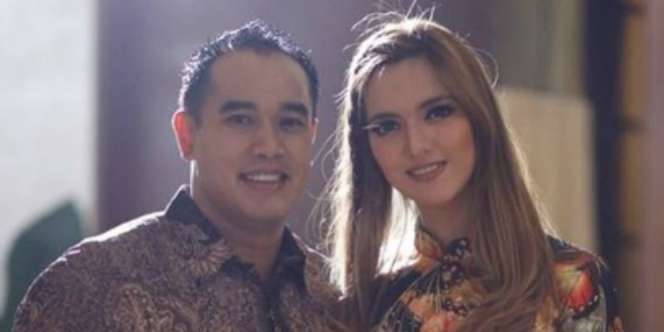 Nia Ramadhani Dapat Bunga dari Pria Lain, Ardi Bakrie Protes