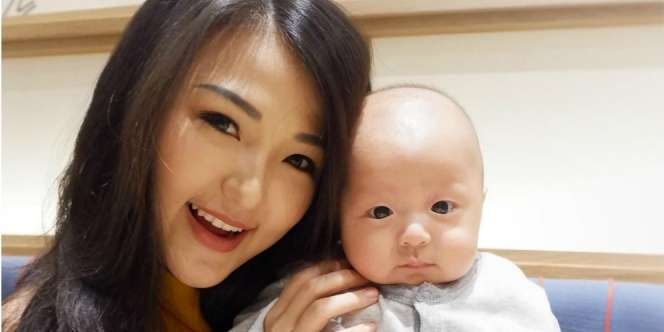 Miris! Bayi Cedera Kepala Parah karena Babysitter Main HP