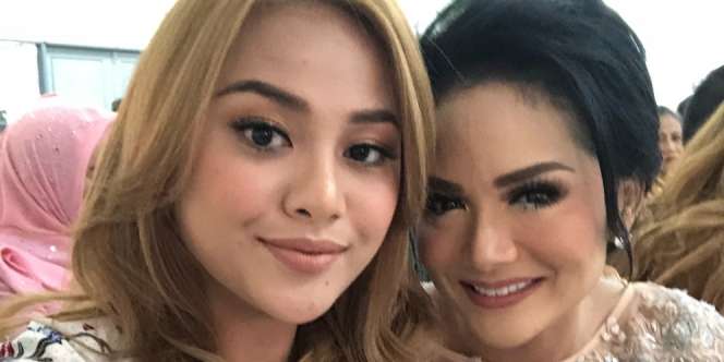 Krisdayanti Tulis Usia Aurel Lebih Tua Setahun, Netizen Heboh