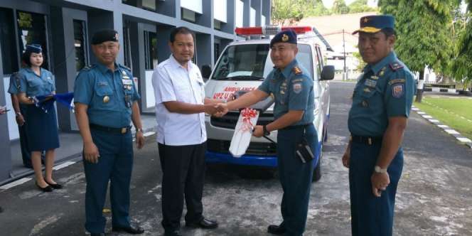 Ambulans untuk Tolitoli Hasil Zakat Prajurit Mabes TNI