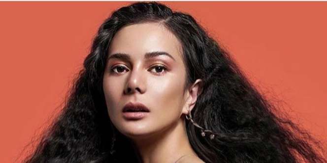 Jadi Model Cover Majalah, Astrid Tiar Disangka Kendall Jenner